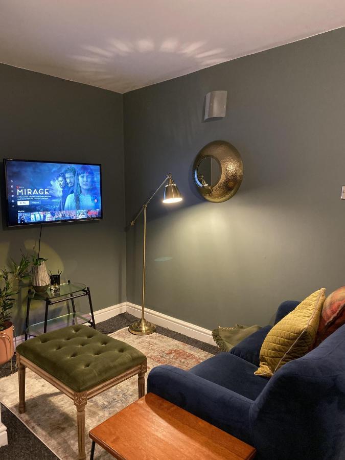Nest Easy - Derngate Basement Apartment Northampton Bagian luar foto