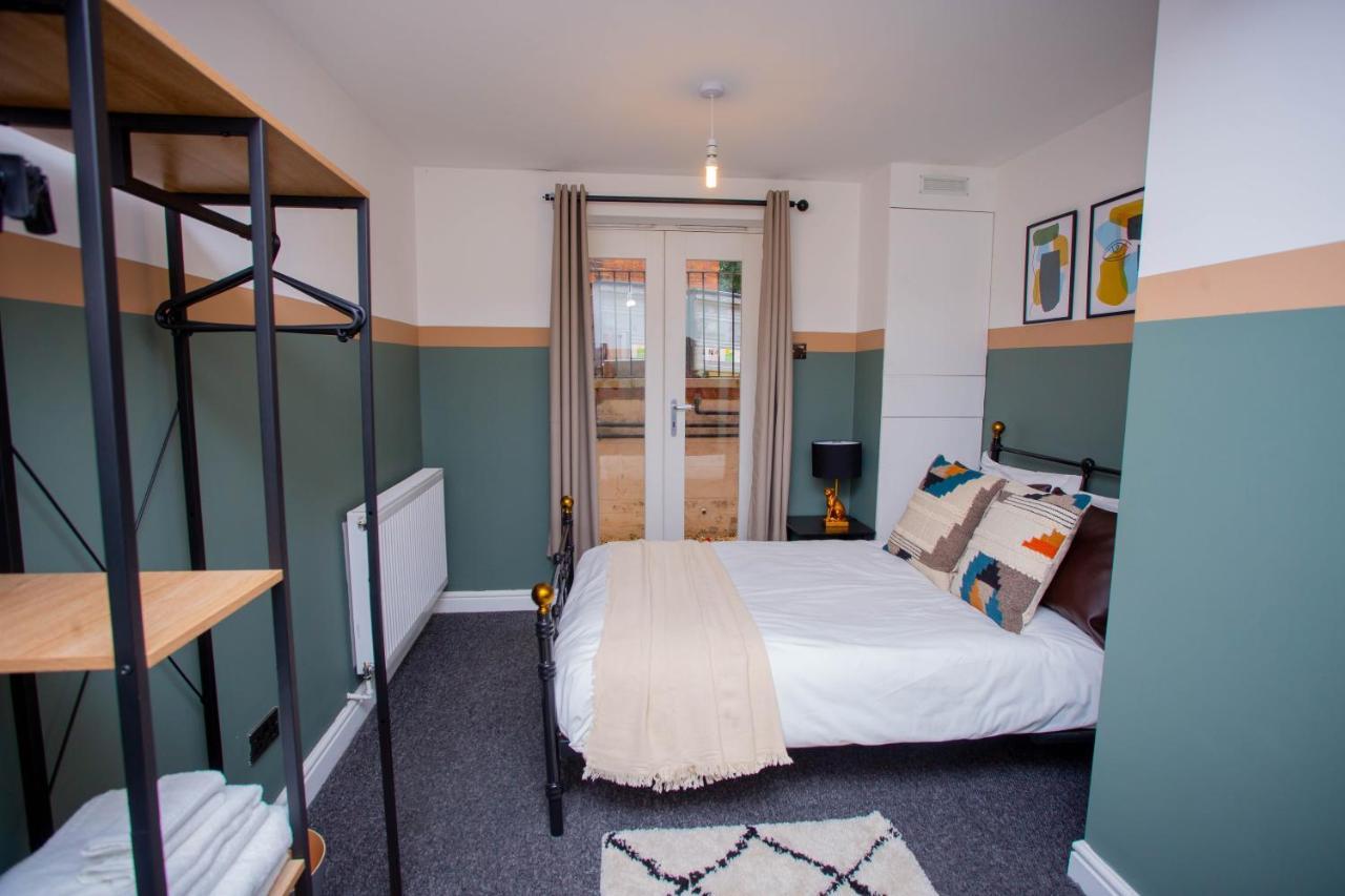 Nest Easy - Derngate Basement Apartment Northampton Bagian luar foto