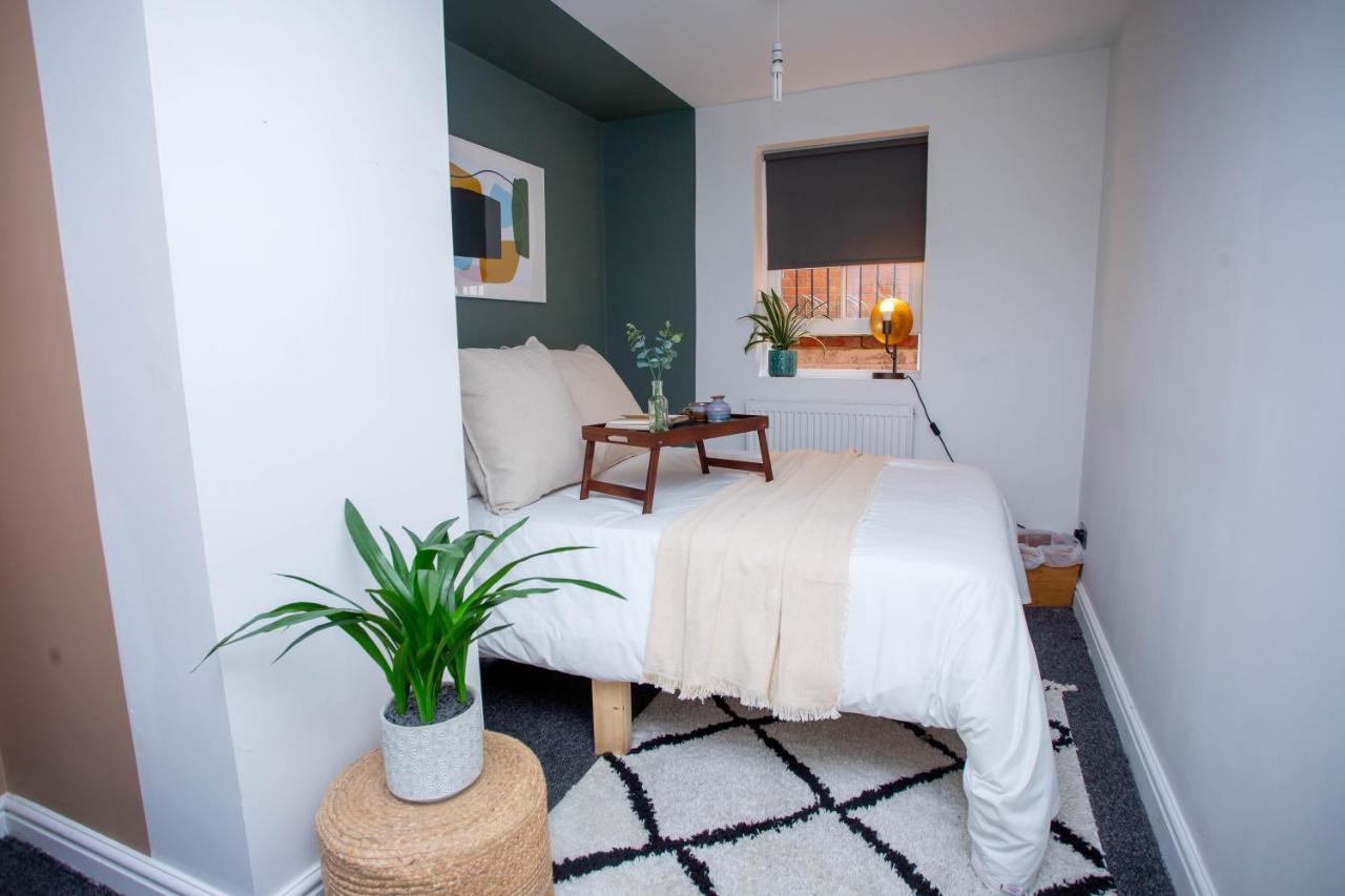 Nest Easy - Derngate Basement Apartment Northampton Bagian luar foto