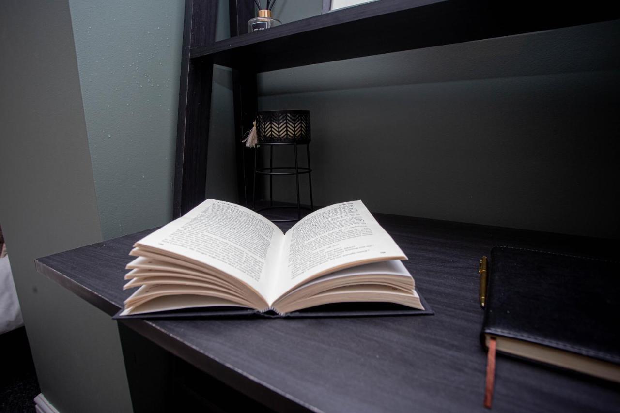 Nest Easy - Derngate Basement Apartment Northampton Bagian luar foto
