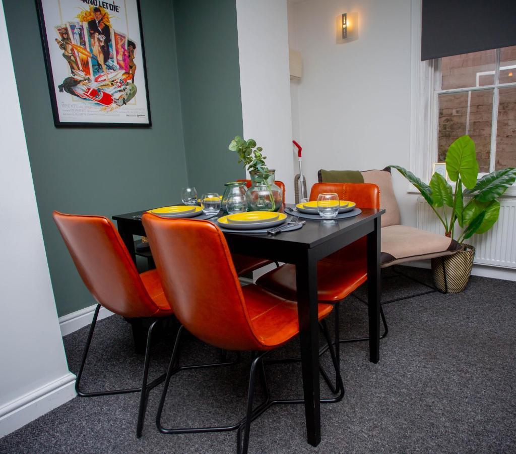Nest Easy - Derngate Basement Apartment Northampton Bagian luar foto